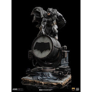 Iron Studios Zack Snyder's Justice League 1/10 Deluxe Art Scale Batman on Batsignal 