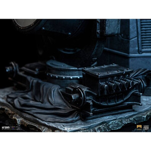 Iron Studios Zack Snyder's Justice League 1/10 Deluxe Art Scale Batman on Batsignal 