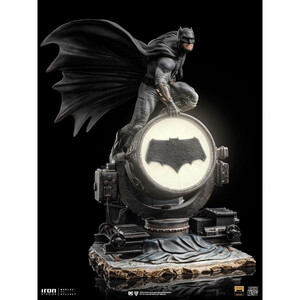Iron Studios Zack Snyder's Justice League 1/10 Deluxe Art Scale Batman on Batsignal 