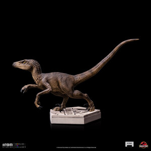 Iron Studios Jurassic Park Icons Velociraptor Ver B 