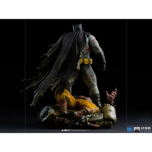 Iron Studios Batman The Dark Knight Returns 1/6 Scale Batman 