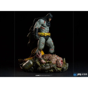 Iron Studios Batman The Dark Knight Returns 1/6 Scale Batman 