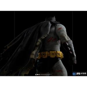 Iron Studios Batman The Dark Knight Returns 1/6 Scale Batman 
