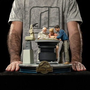 Iron Studios Jurassic Park 1/10 Scale Dino Hatching 