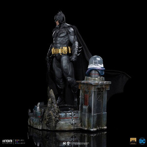 Iron Studios DC Comics 1/10 Art Scale Batman Unleashed Deluxe 