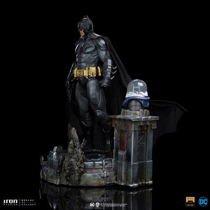 Iron Studios DC Comics 1/10 Art Scale Batman Unleashed Deluxe 