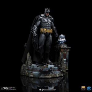 Iron Studios DC Comics 1/10 Art Scale Batman Unleashed Deluxe 