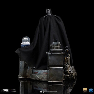Iron Studios DC Comics 1/10 Art Scale Batman Unleashed Deluxe 